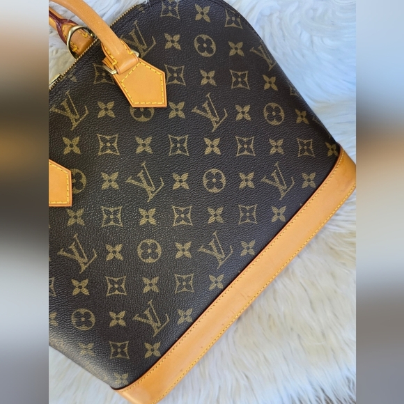 Authentic Louis Vuitton Alma PM - Picture 3 of 17